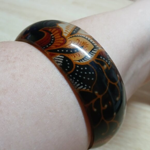 Vintage Resin Patterned Bangle Bracelet Costume Jewelry #22 - Picture 2 of 8